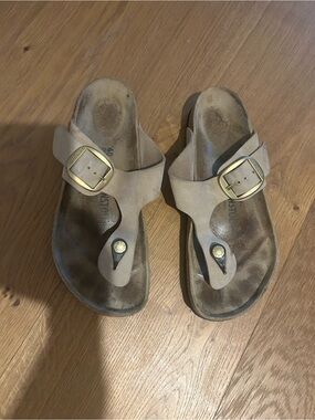 Birkenstock Beige Suede Gizeh Thong Sandals with Gold Large Buckles - Size 9